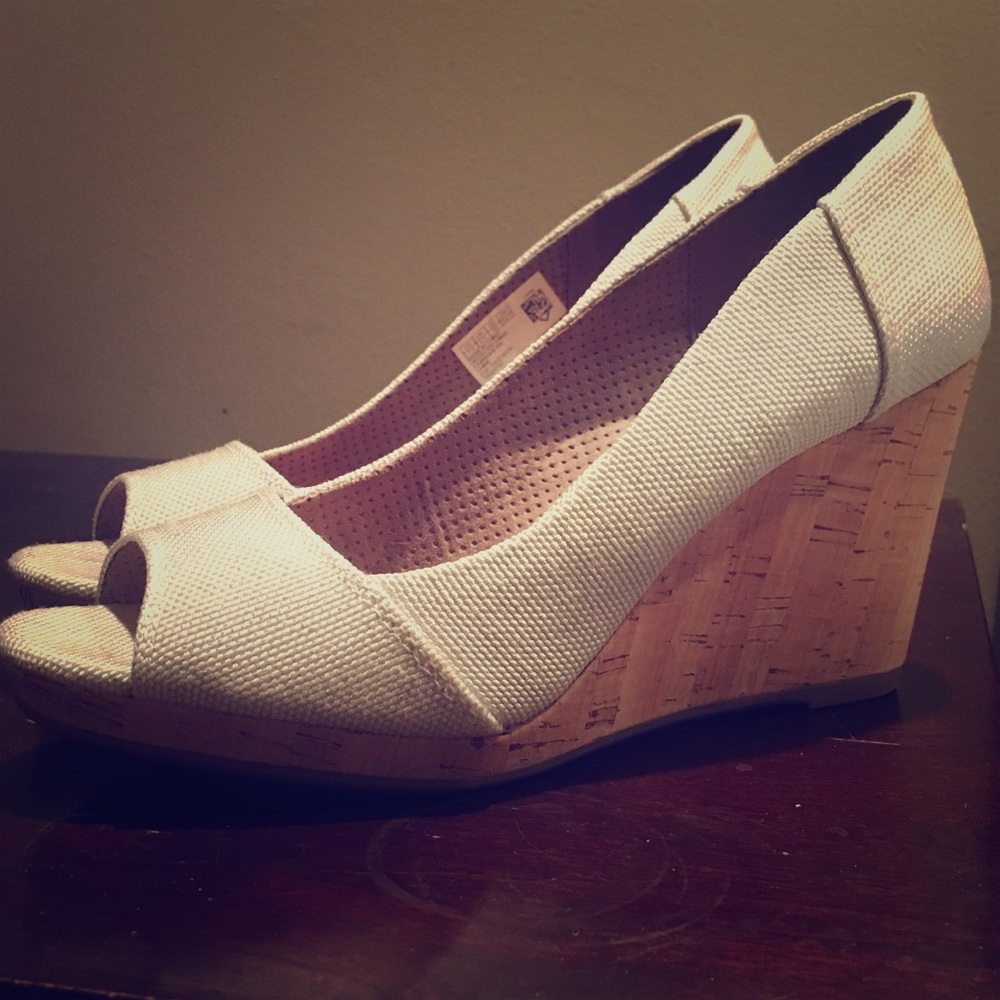 NEW never worn Toms linen wedges